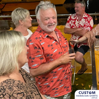 We gave this amateur sailing club's clobber a MAKO-ver…we ramped up the fierce factor, bringing in the big fish in time for the next fleet race! Mako Sailing Club based at the Newcastle Yacht Club wanted new custom Hawaiian Shirt personalised team uniforms and of course to matching with their furry friends.