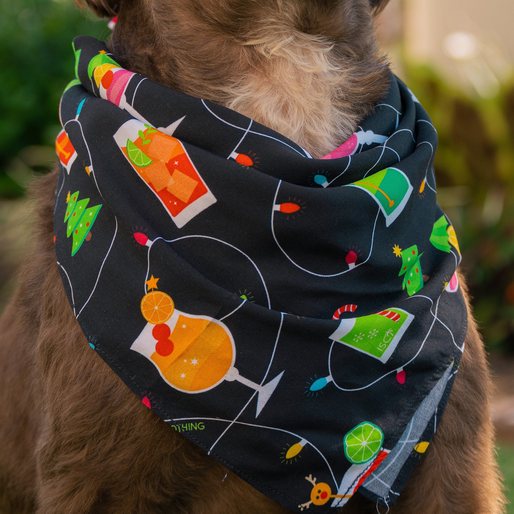 Keep your pup merry this holiday season with a cheerful Christmas Spirits Dog Bandana! This festive accessory features sweet cocktail-themed prints and colourful Christmas lights - sure to make your pup the most paw-pular one at the holiday party! (Cheers!)