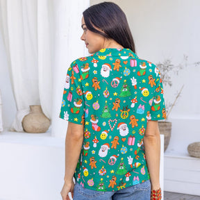 Bring on the holidays! Get festive in our Holidaze Women's Christmas shirt, made of soft rayon material. Featuring colourful and retro Christmas elements like Santa, gingerbread and candy canes on a green base, it's sure to give your wardrobe the jolly treatment it deserves!
