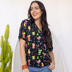 This super-soft rayon holiday-themed shirt will have you feeling merry and bright in no time! Featuring a colourful array of festive cocktails and twinkly Christmas lights over a sleek black base, it's the perfect addition to your holiday wardrobe! 'Cheers' to a fashionable holiday season! 😉