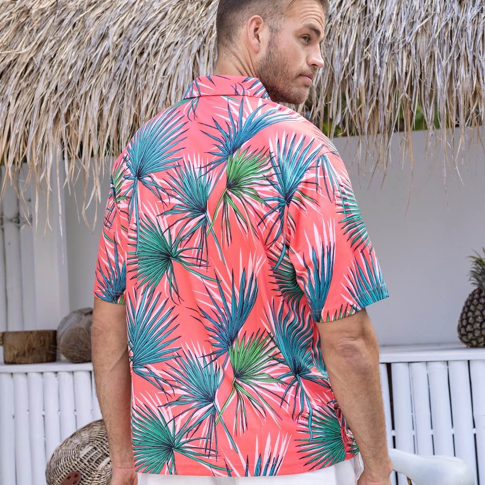 Classy beyond BeLEAF…this stylish, modern palms print is the perfect choice from the slopes to the Clubhouse. Constructed of lightweight, sustainably sourced fabric and immaculately contoured for an effortlessly elegant look. It's the perfect everyday polo that you can wear on the golf course or straight to the bar, and everywhere in-between!