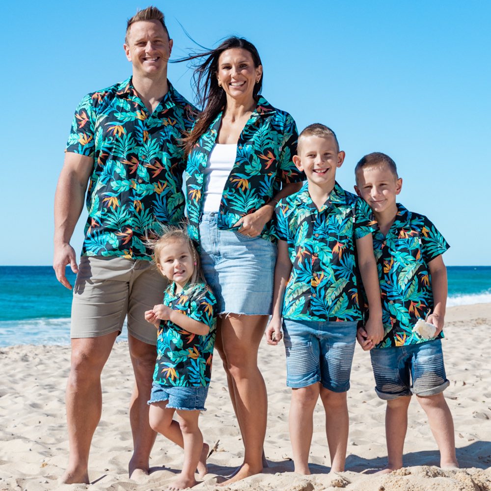 Classy beyond BeLEAF…this stylish, modern print is the perfect choice to wear casual or corporate. Constructed of lightweight, sustainably sourced cotton and immaculately contoured for an effortlessly elegant look.